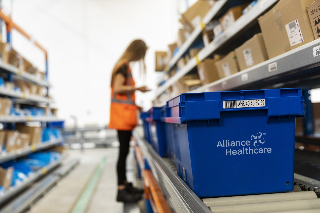 Photographie corporate d'une préparatrice de commandes