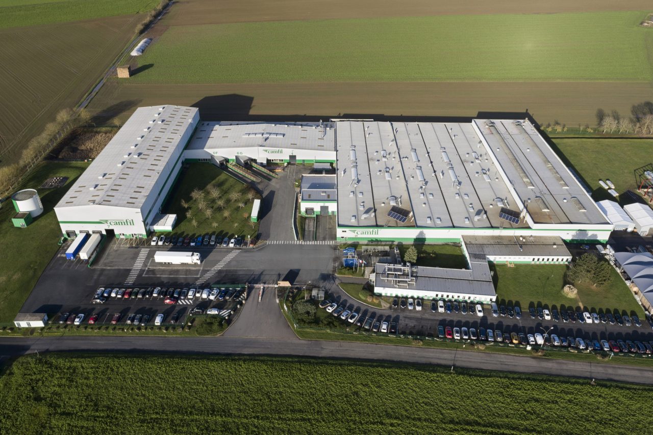 Photographie corporate aérienne par drone d'un site de production industriel