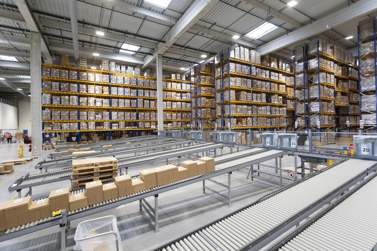 Photographie corporate professionnelle entrepôt logistique