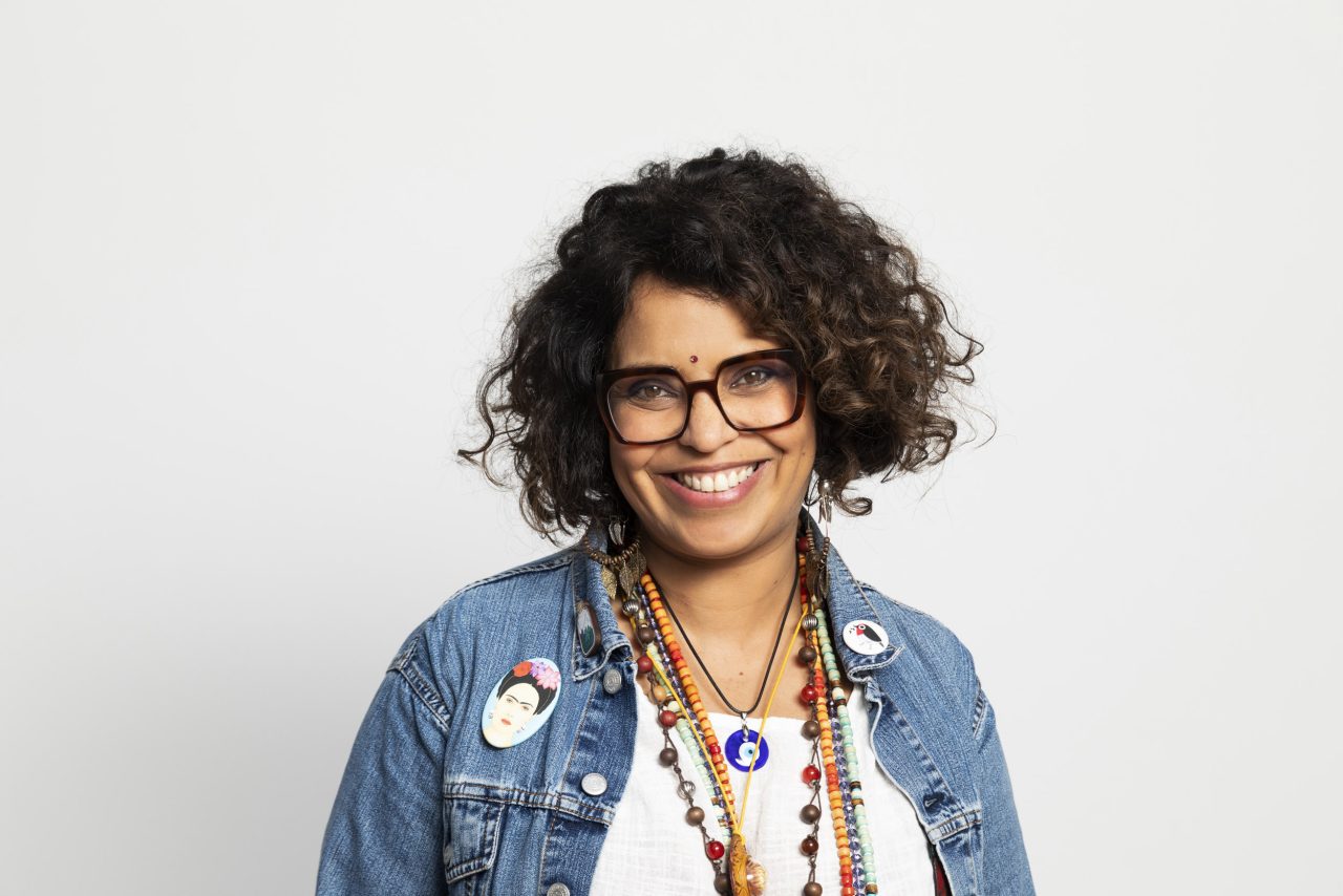 Photo de portrait corporate d'une femme souriante